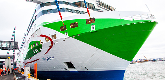 Megastar, the LNG-fuelled vessel Megastar,LNG燃料船