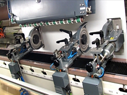 维美德分切机快速定位系统使用独立的电机和传感器进行超快分切机定位。