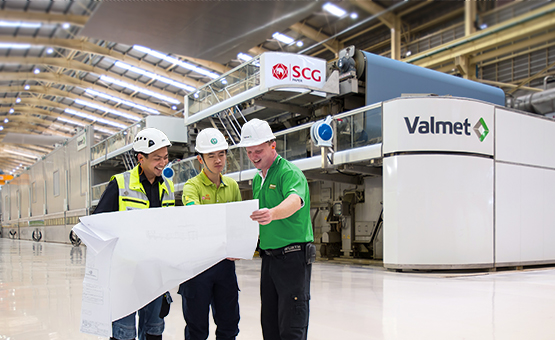 OptiConcept M造纸流水线和前面的人