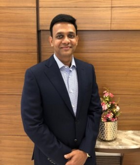 董事总经理Dharam Agarwal Vijay Anand