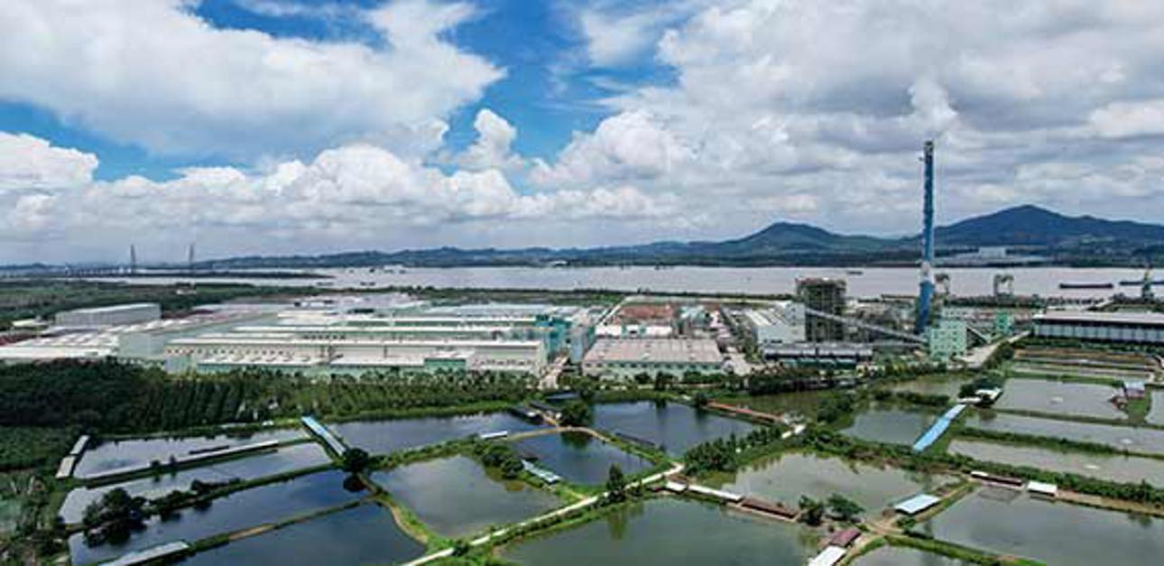 亚洲象征的造纸机PM13在广东,中国
