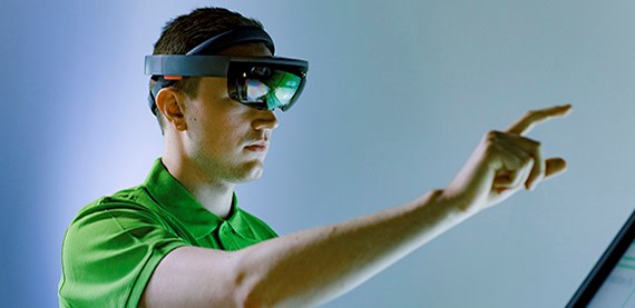 / globalassets /关于我们/研究与技术开发/ valmet-rd_hololenses.jpg