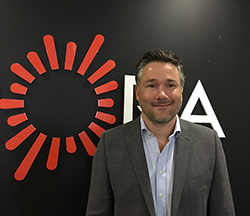 卡尔。阿赫莱特纳非常熟悉,他们俩都在Orora总经理、运营