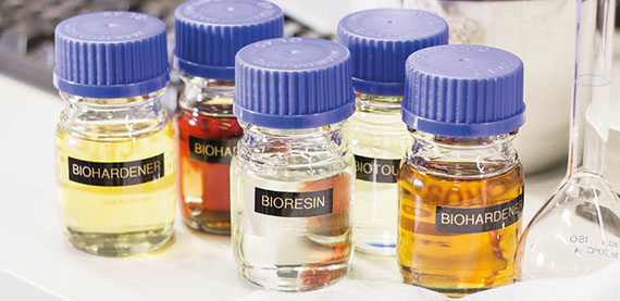 可持续辊套:Jani Turunen，辊研发经理，Valmet(右)与Pertti Hytönen，研发工程师