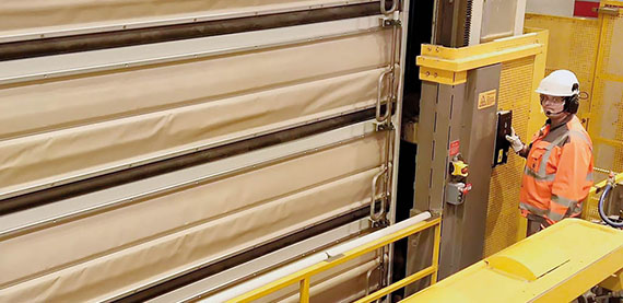 维美的新型纸浆干燥机折叠式舱口已被证明是斯道拉恩索Imatra Mills的游戏规则改变者:以前有风险的纸浆干燥机舱口操作变得更容易、更快和更安全。