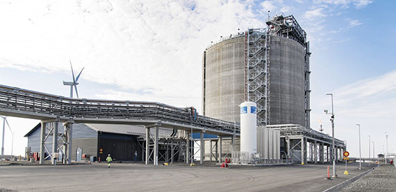 Tornio Manga液化天然气终端在当地非常重要，因为它可以将天然气运输到现有天然气网络之外的公司。其商业运营于2019年初开始。
