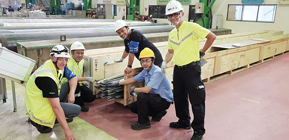 HannuEerikäinen，Valmet;吉内贾尔，Valmet;塔迪Muharam，Valmet; Aska Ramadhan，App和Rusman Rianto，Valmet。