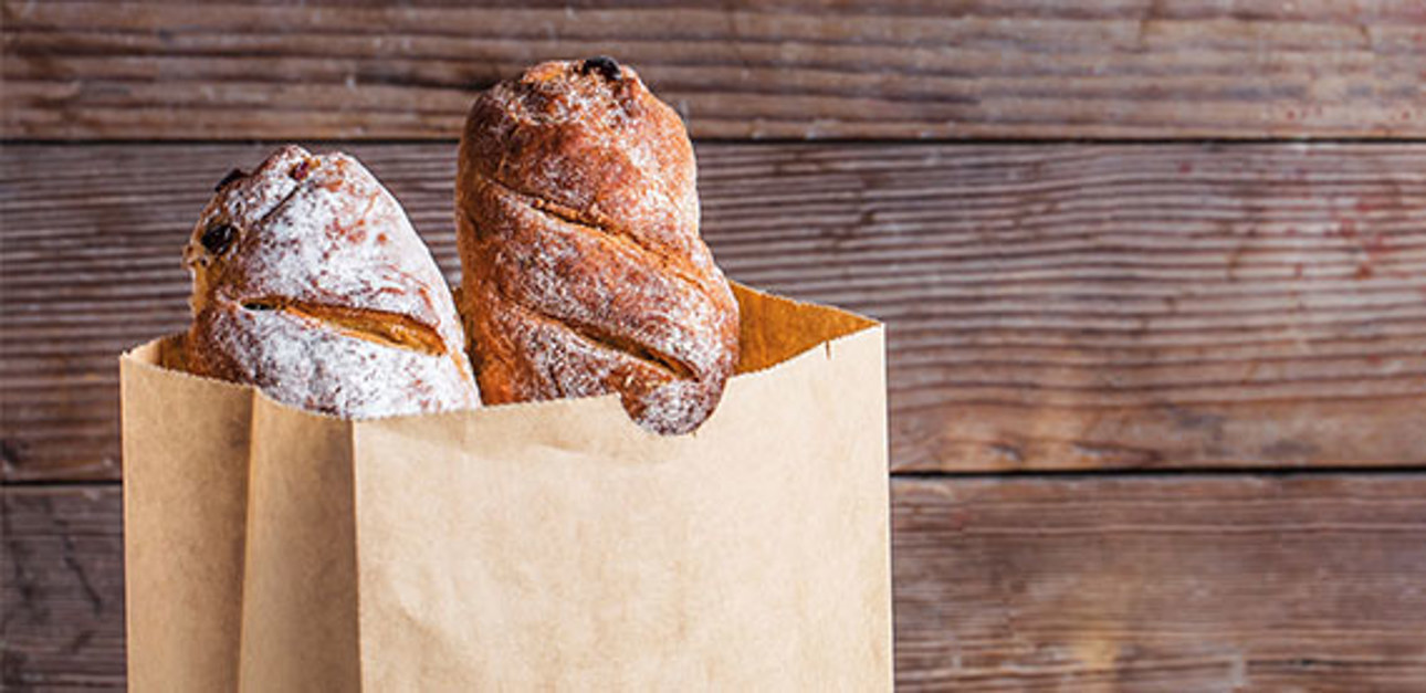 新的质量控制系统(qc)在两个纸机器Backhammar造纸厂有大幅改进的克重和水分配置文件同时减少文件变化。