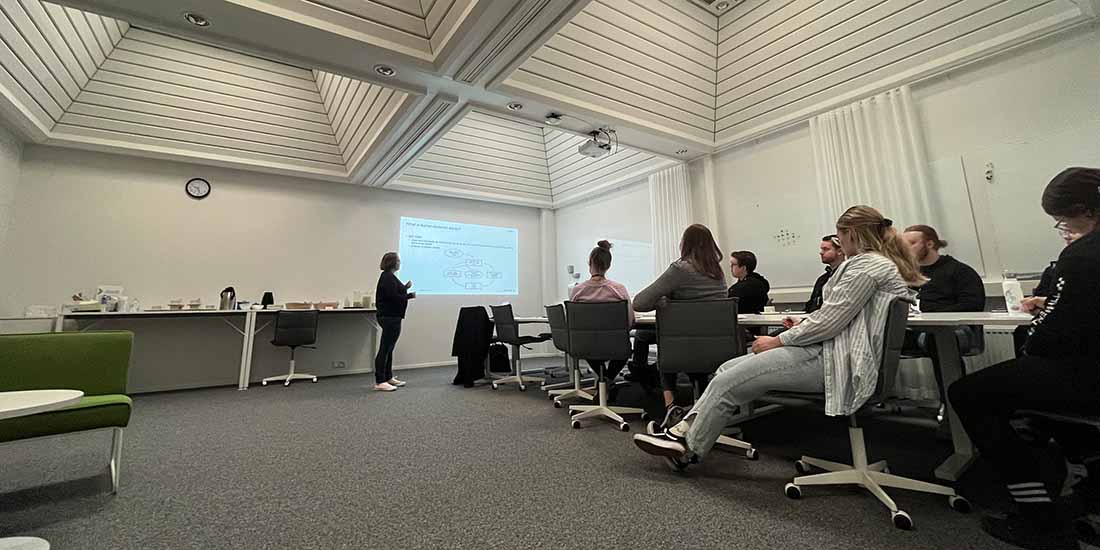 瓦尔麦特公司DigiStar培训项目学员参与每周的训练