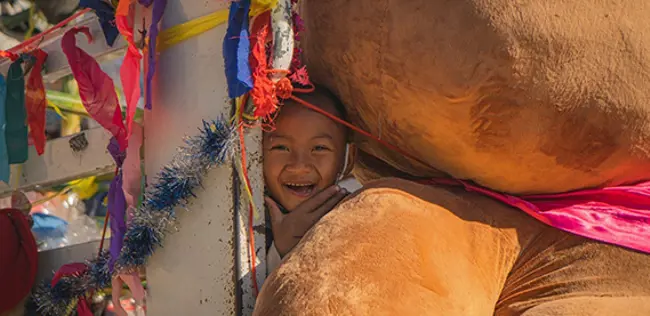 在泰国瓦尔麦特公司加入国家儿童节庆祝活动