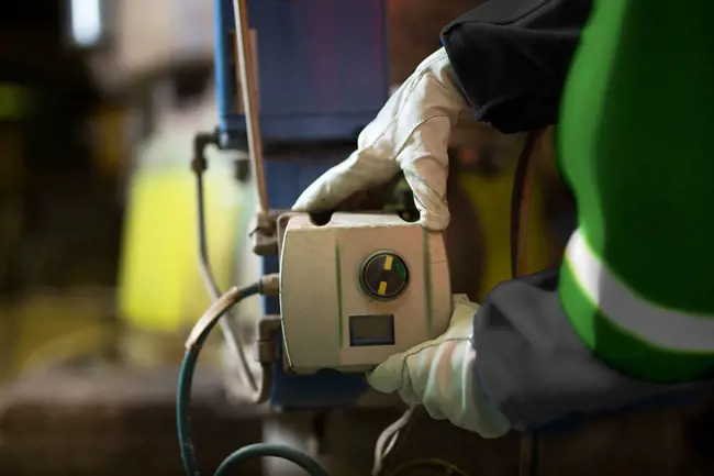 考虑与维美德合作提供常驻工程师服务