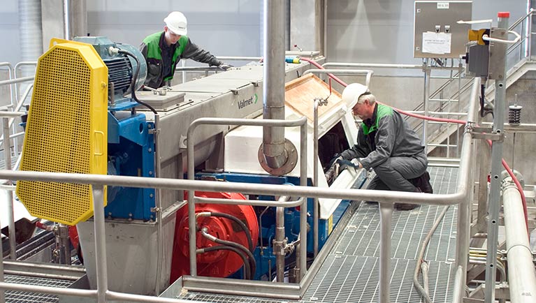 768年x432-valmet-twinroll-press-inspection-mechanical-pulping.jpg